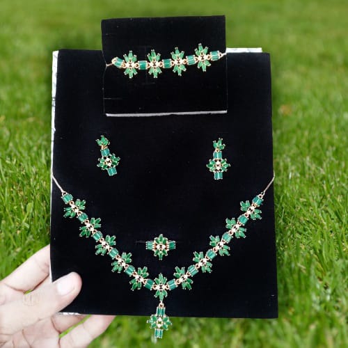 Elegant Green Stone Floral Jewelry Set – Necklace, Earrings & Bracelet