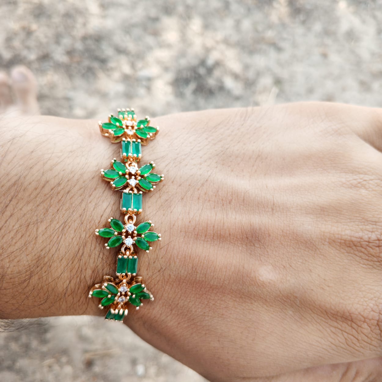 Elegant Green Stone Floral Jewelry Set – Necklace, Earrings & Bracelet