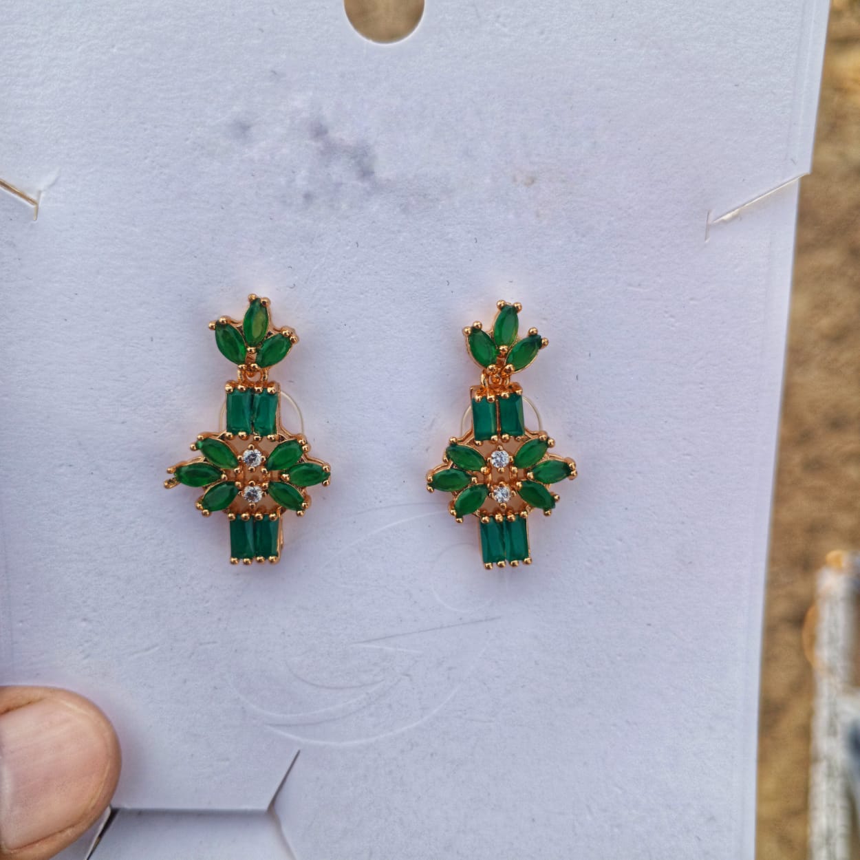 Elegant Green Stone Floral Jewelry Set – Necklace, Earrings & Bracelet