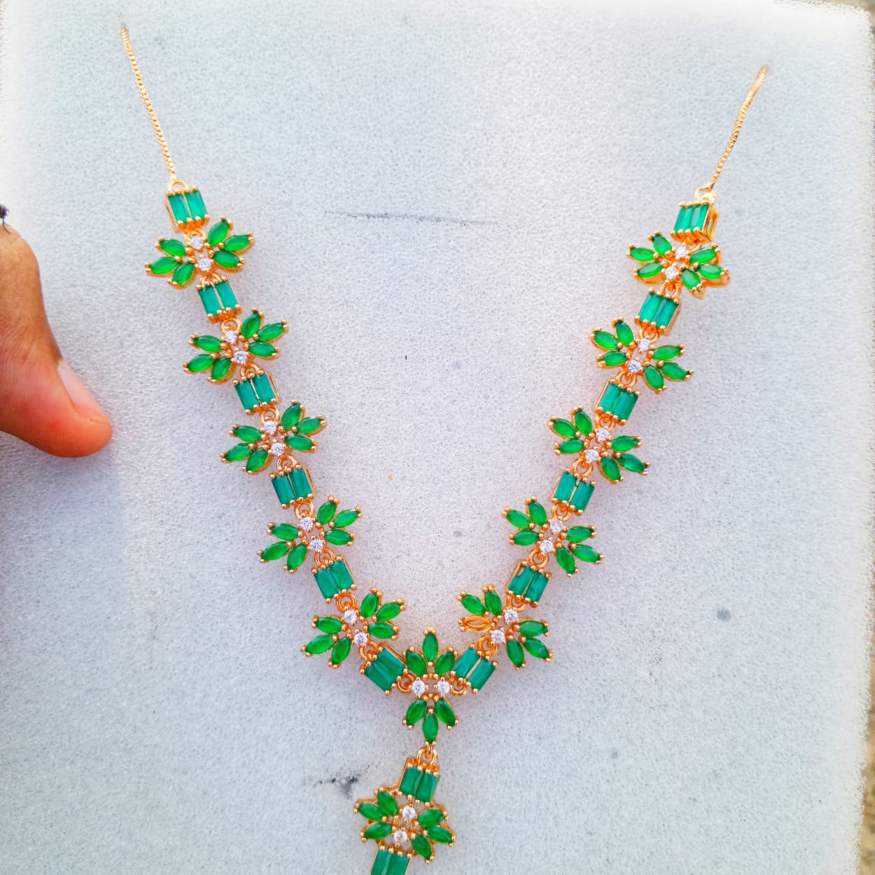 Elegant Green Stone Floral Jewelry Set – Necklace, Earrings & Bracelet